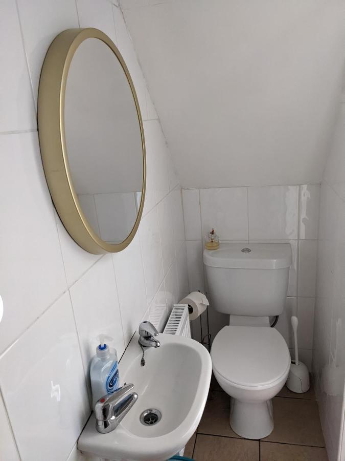 Quiet Comfortable Patcham Studio Free Parking Hallway Shared With Host Apartment Brighton Exterior photo