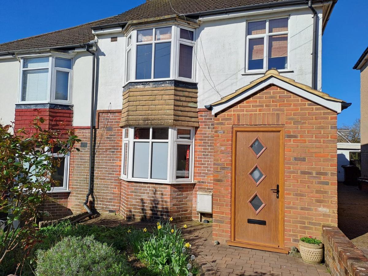 Quiet Comfortable Patcham Studio Free Parking Hallway Shared With Host Apartment Brighton Exterior photo