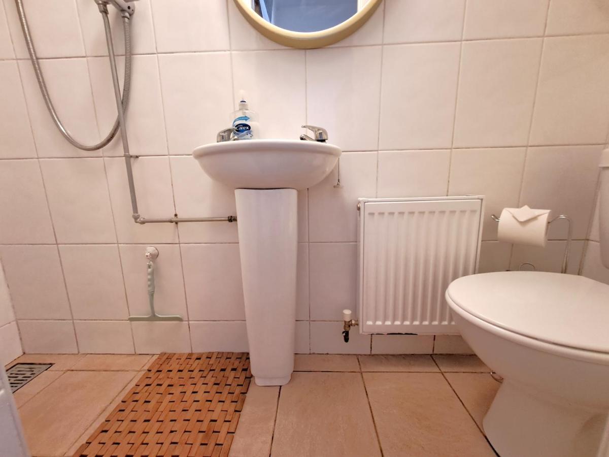 Quiet Comfortable Patcham Studio Free Parking Hallway Shared With Host Apartment Brighton Exterior photo
